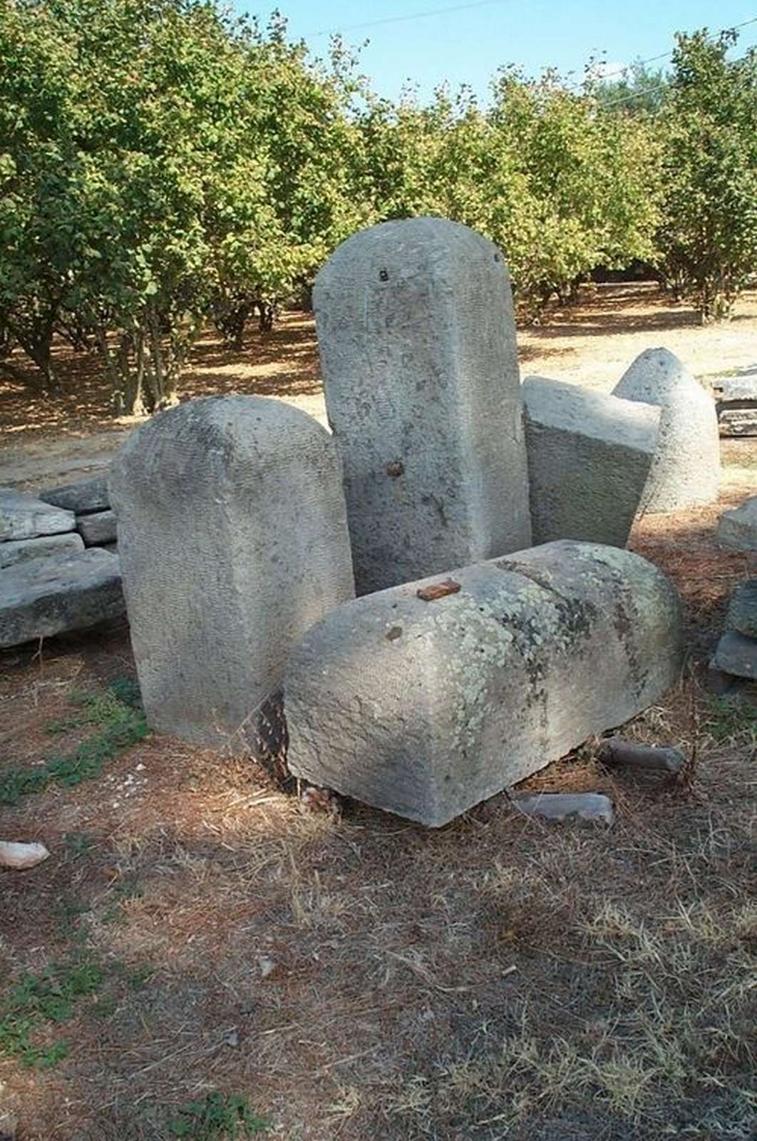 Alcuni antichi plinti da cancello in pietra. Epoca 1700. - Colonne da Cancello - Cancelli e Complementi - Prodotti - Antichità Fiorillo