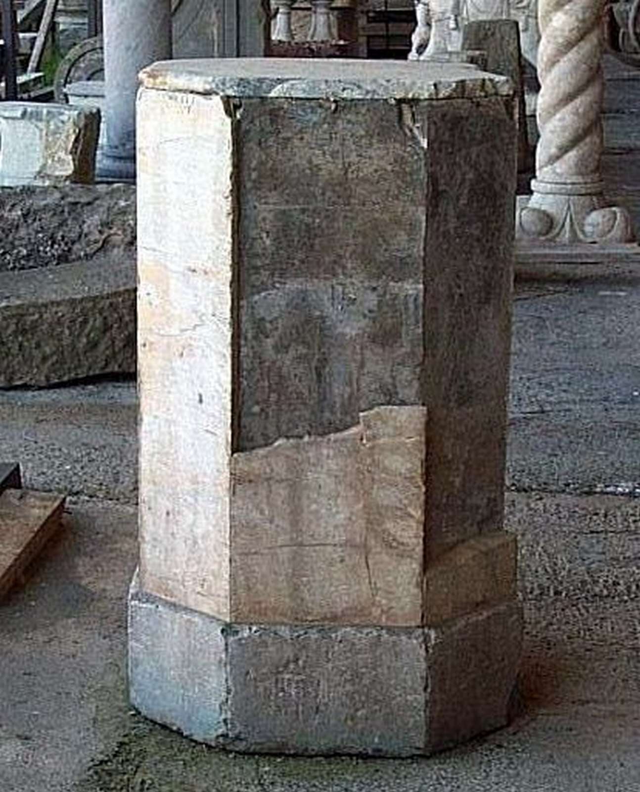 Colonna in marmo - 1