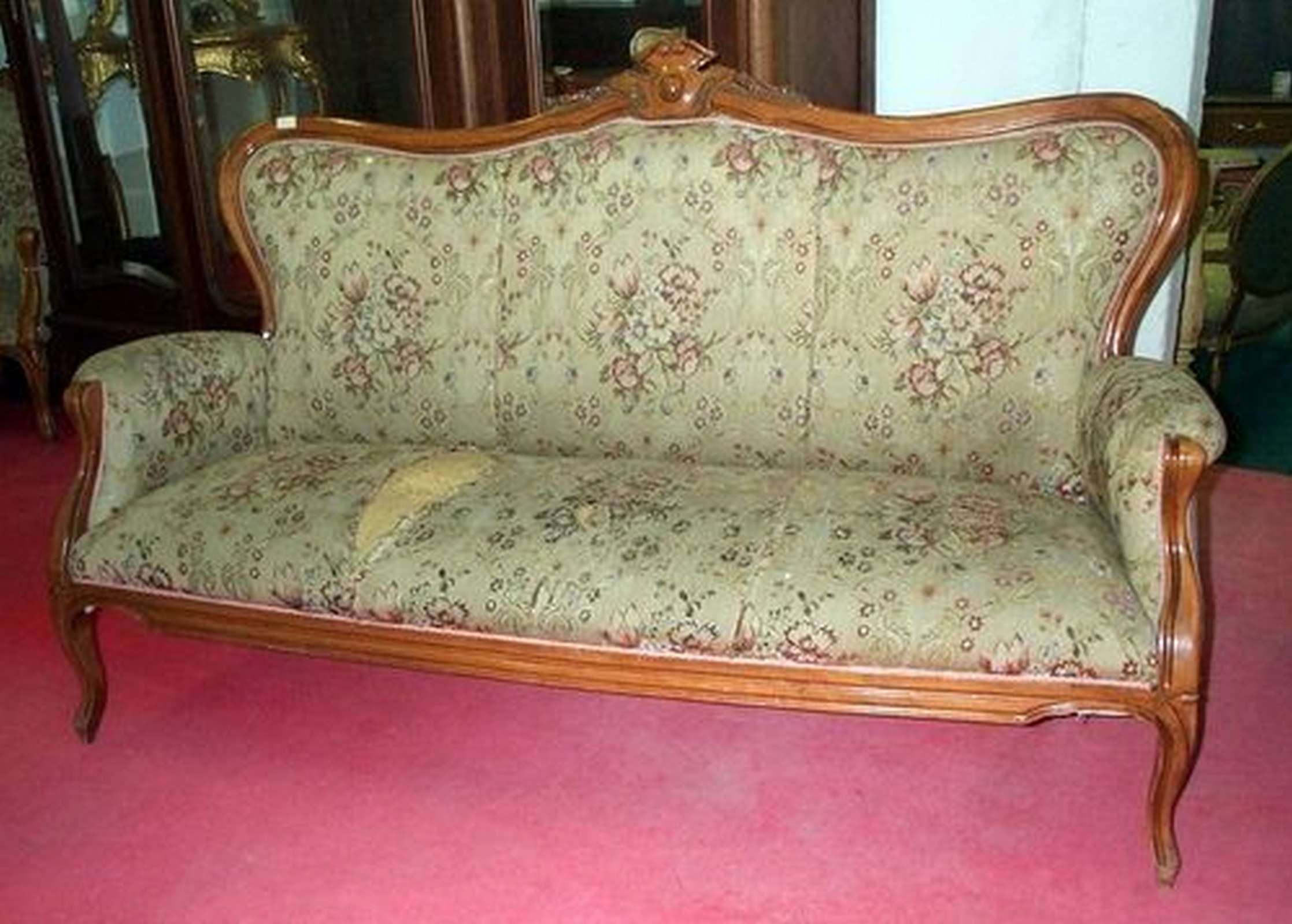 Divano in legno di noce. - 1