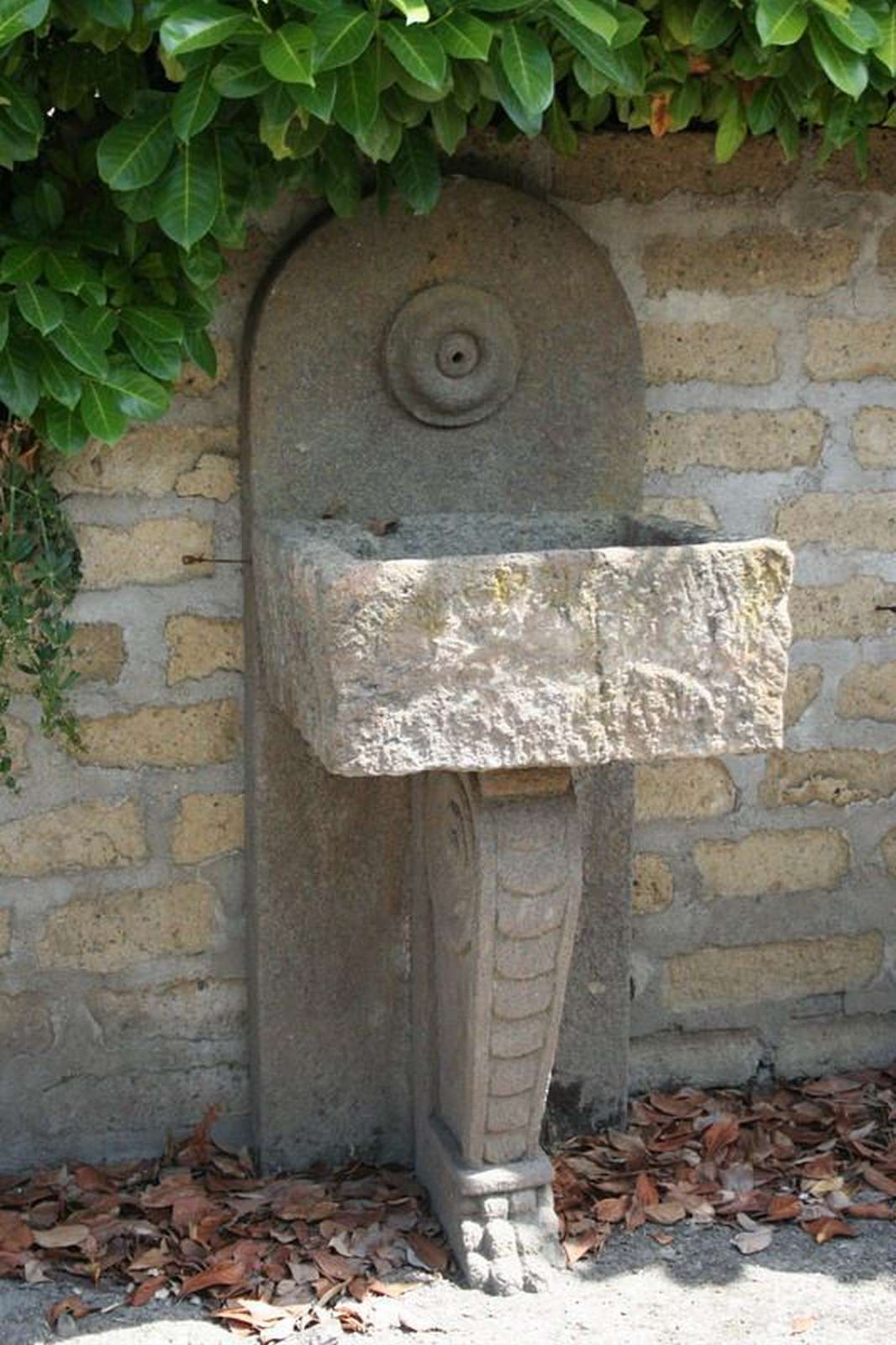 Fontana in pietra - Fontane Antiche - Arredo Giardino - Prodotti - Antichità Fiorillo