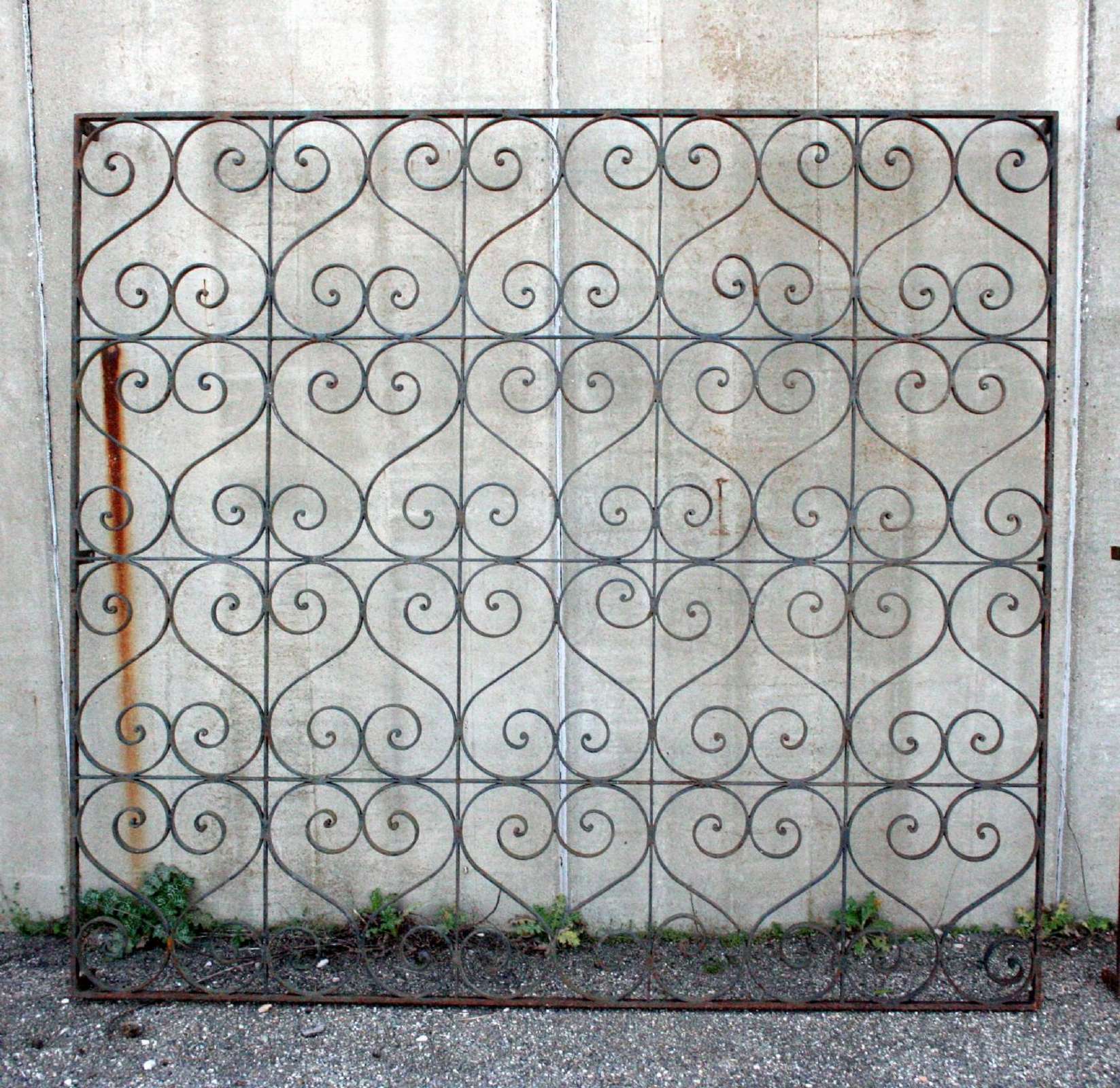 Una di quattro grate in ferro. Epoca 1900 - Grate e Ringhiere - Architettura - Prodotti - Antichità Fiorillo