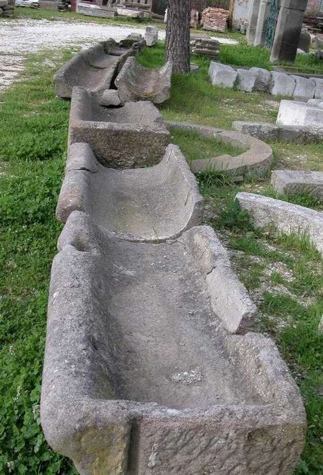 Antica mangiatoia in pietra - Vasche - Arredo Giardino - Prodotti - Antichità Fiorillo