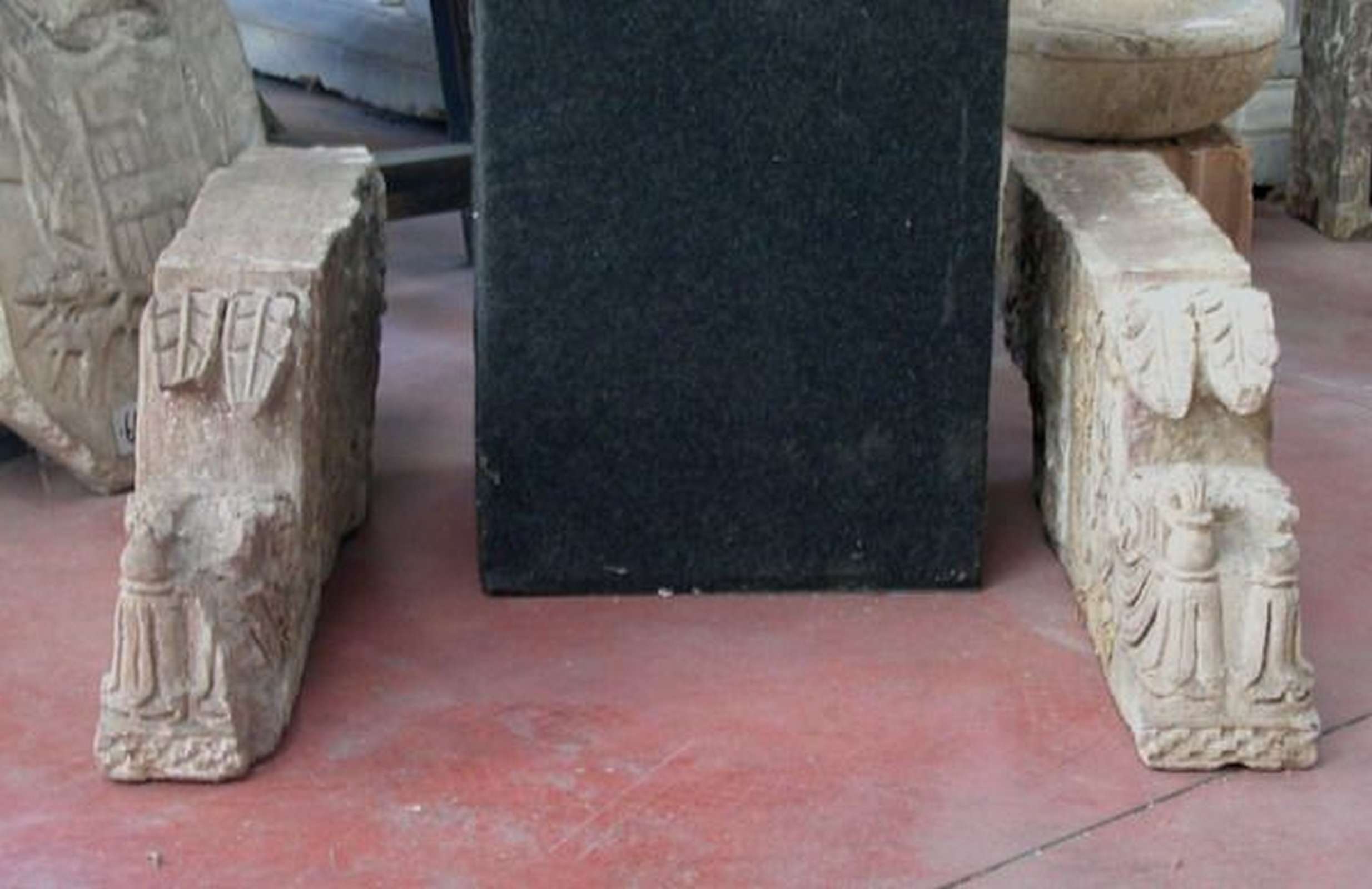 Due di quattro di mensole in pietra - Mensole antiche - Architettura - Prodotti - Antichità Fiorillo