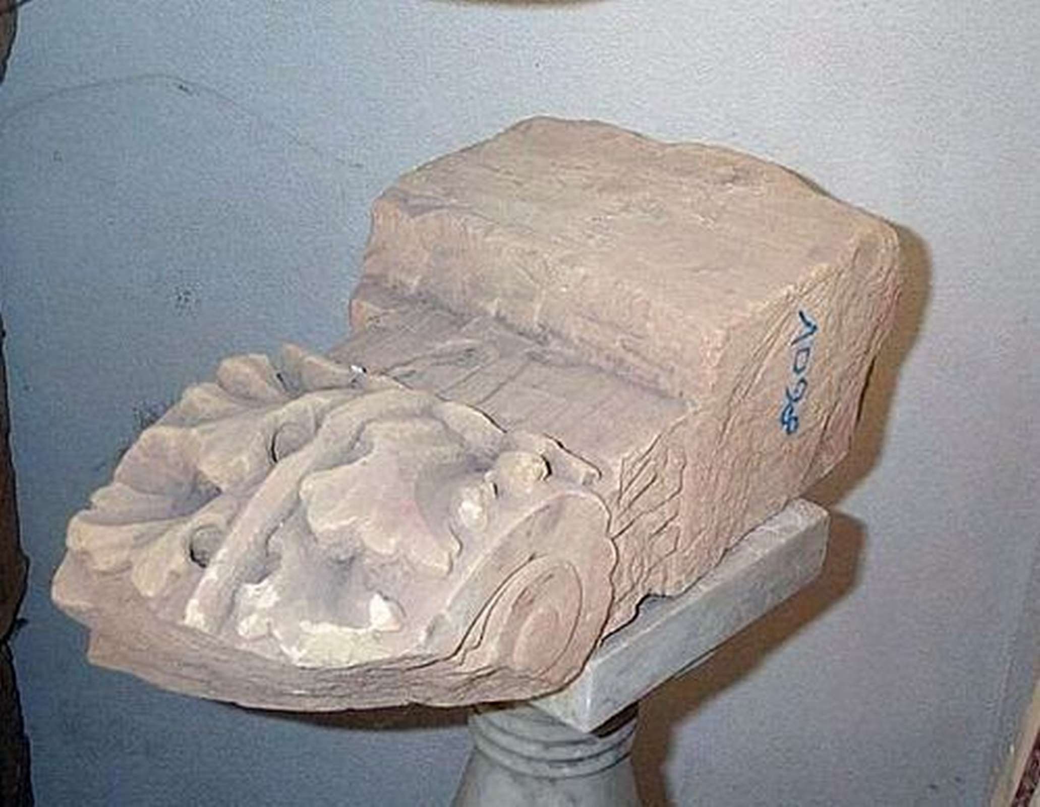 Mensola in pietra - Mensole antiche - Architettura - Prodotti - Antichità Fiorillo