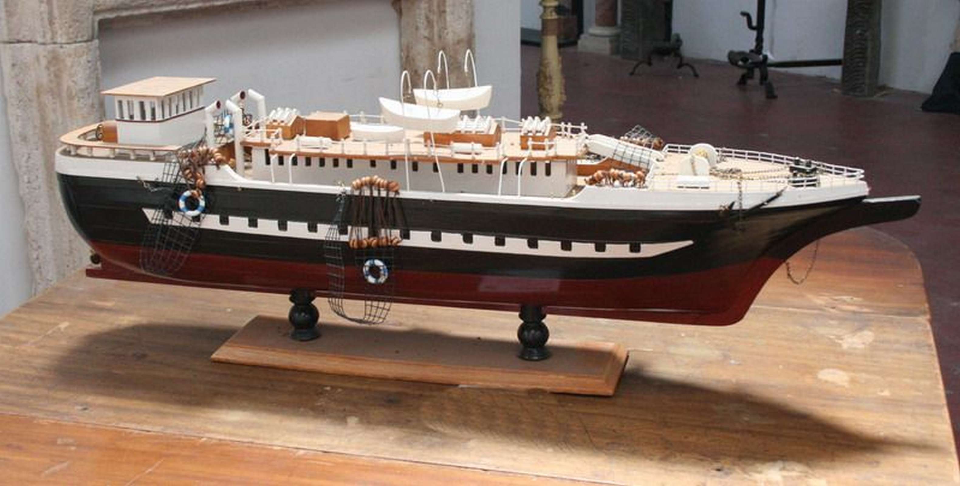 Modellino di nave - Oggettistica - Oggettistica - Prodotti - Antichità Fiorillo