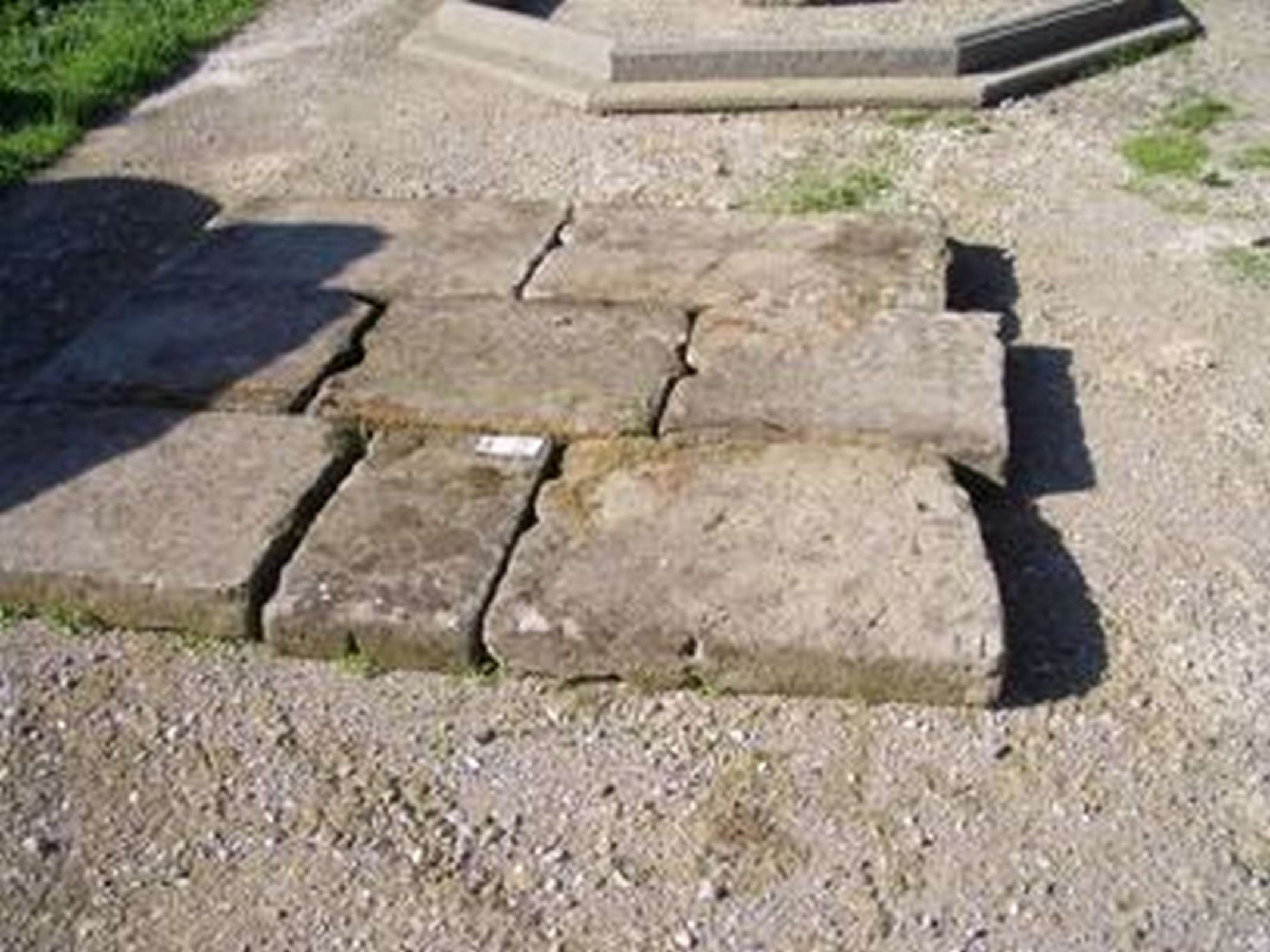 Antica pavimentazione in pietra - Pavimenti in Pietra - Pavimentazioni Antiche - Prodotti - Antichità Fiorillo