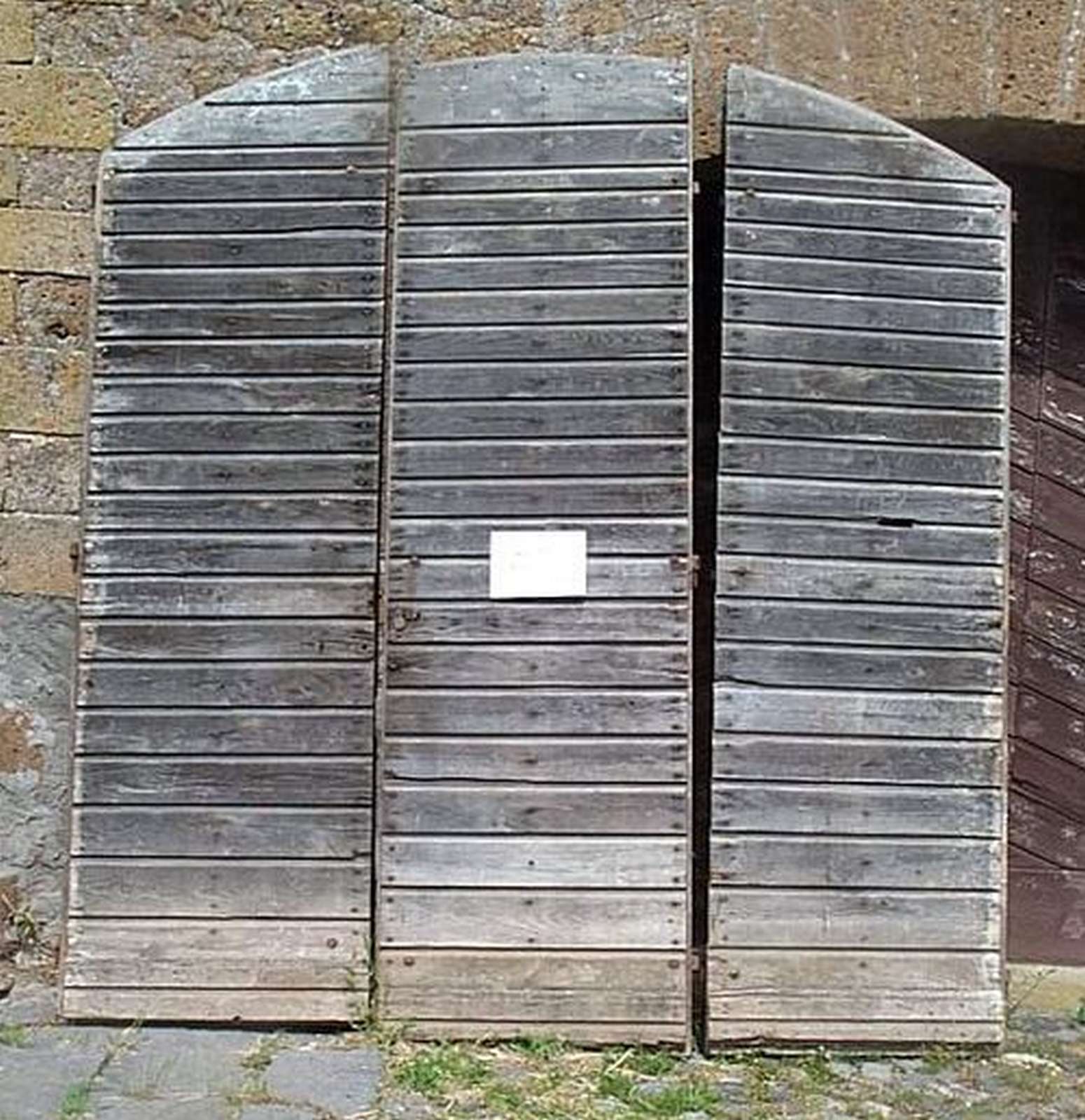 Antico portone in legno - Portoni Antichi - Porte Antiche - Prodotti - Antichità Fiorillo