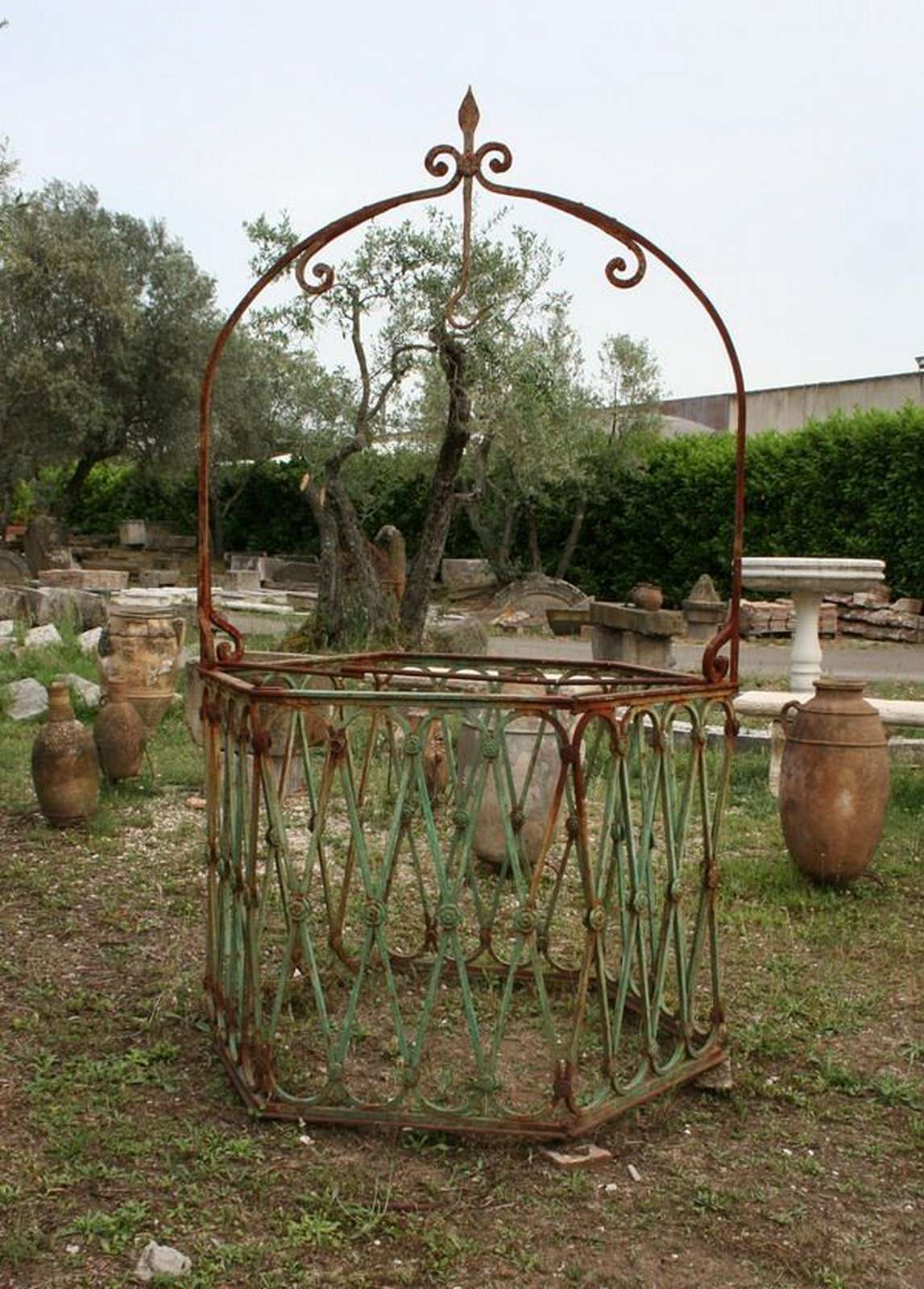 Antico pozzo in ferro. - Pozzi Antichi - Arredo Giardino - Prodotti - Antichità Fiorillo