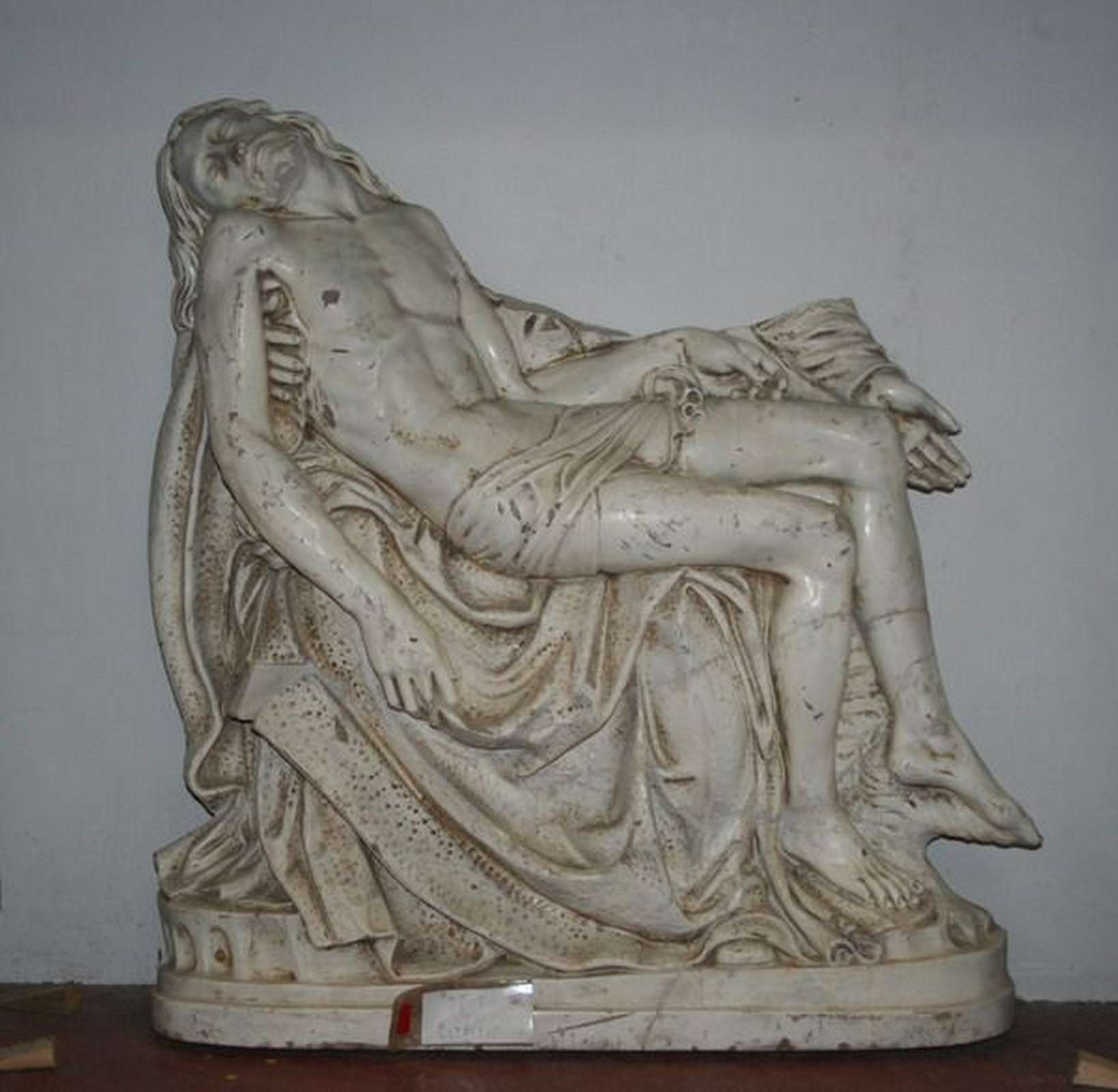 Antica raffigurazione in schiuma della Pietà,  - 1