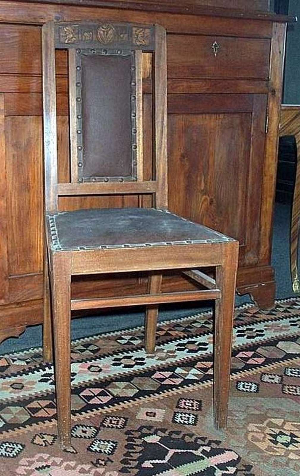 Nr. 2 sedie in noce e pelle. Epoca primi 1900. - Salotti e Sedie - Mobili antichi - Prodotti - Antichità Fiorillo