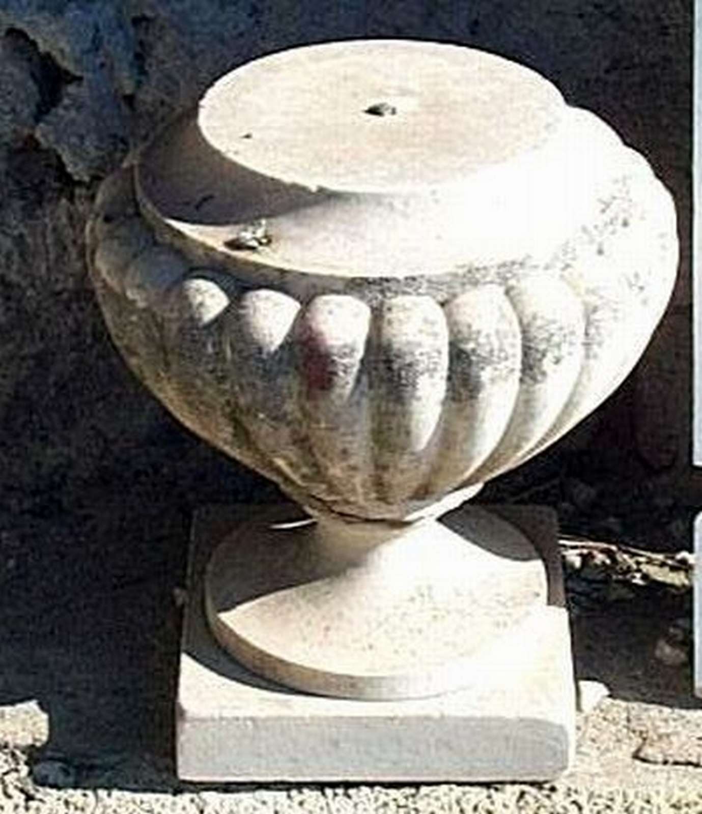 Antico vaso in marmo. Epoca 1800. - Orci Vasi e Mortai - Arredo Giardino - Prodotti - Antichità Fiorillo