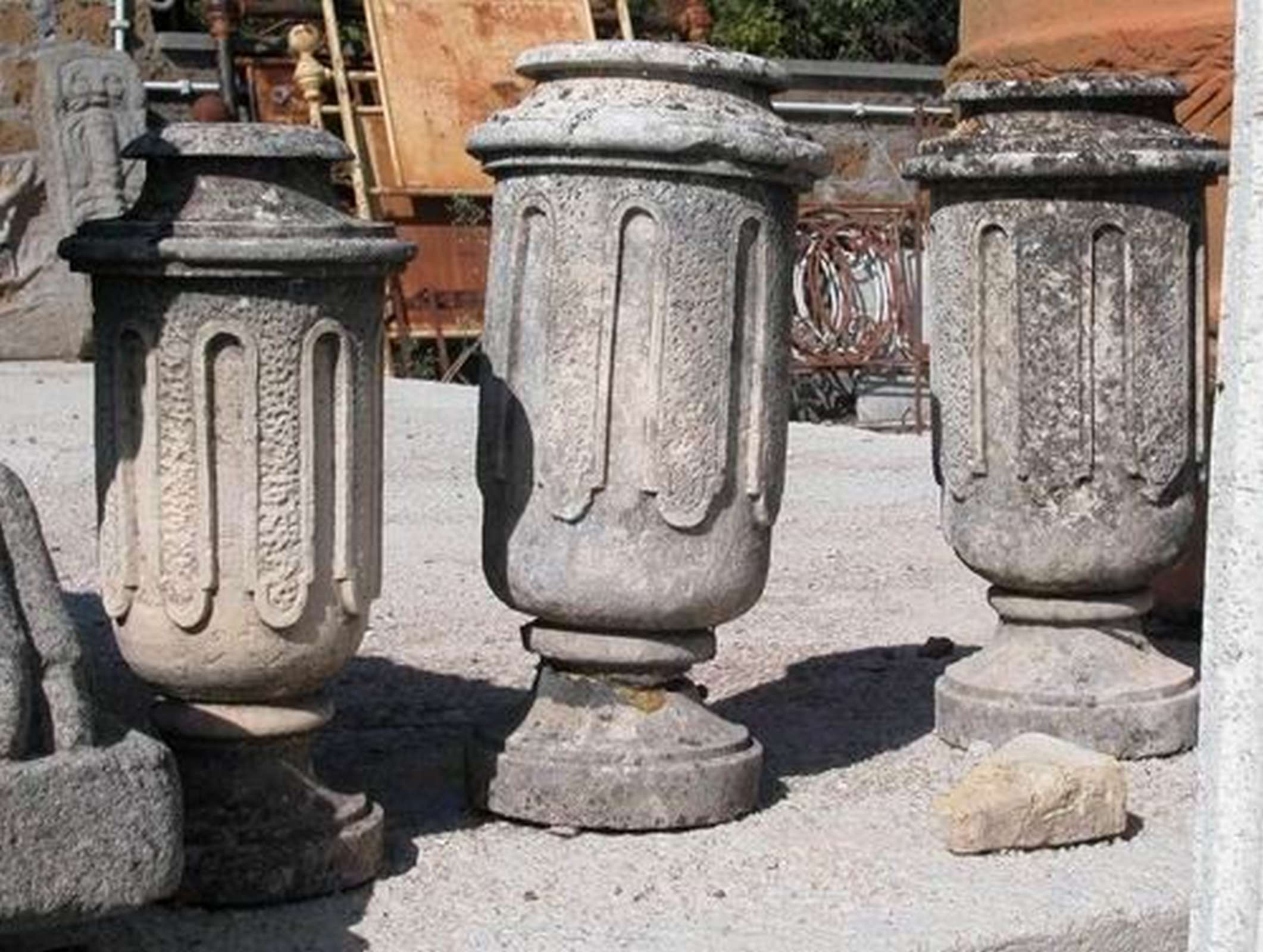 Antichi vasetti in pietra - Orci Vasi e Mortai - Arredo Giardino - Prodotti - Antichità Fiorillo
