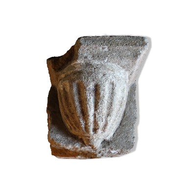 Antica mensola in pietra. 