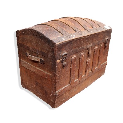 Trunk in wood and iron. 