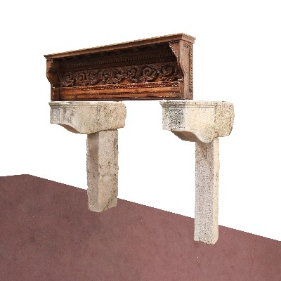 Camino antico in pietra e legno. cm 177x187h. 