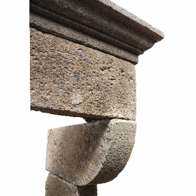 Camino antico in pietra, cm 172x178 h. Epoca 1400. 