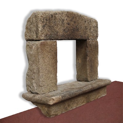 Antico camino in pietra, cm 102x94 h.  