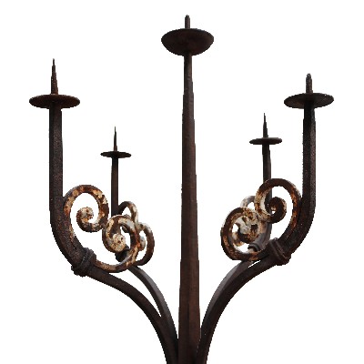 Candelabro in ferro battuto. 