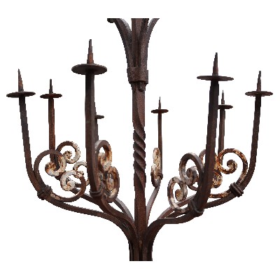 Candelabro in ferro battuto. 