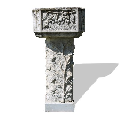 Antica fontana in marmo 