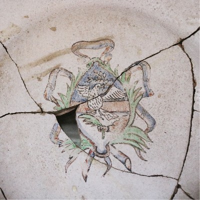 Antico frammento in maiolica 