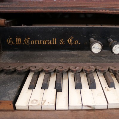 Antico organo in legno. 