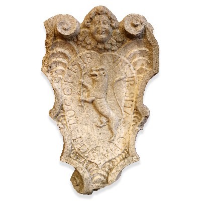 Stemma antico in pietra chiara datato 1618. - Stemmi antichi - Architettura - Prodotti - Antichità Fiorillo