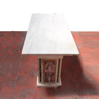 Tavolo in marmo. 