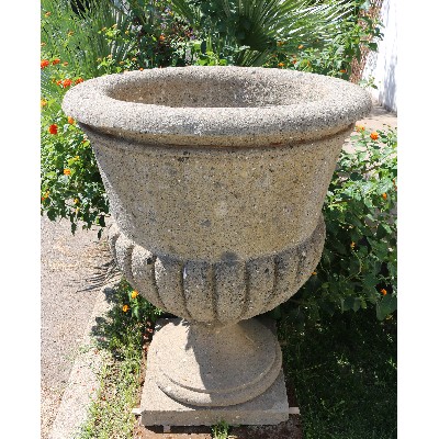 Vaso antico in pietra. 