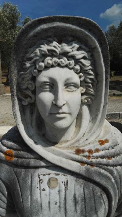 Antica statua in marmo. Epoca 1800. 