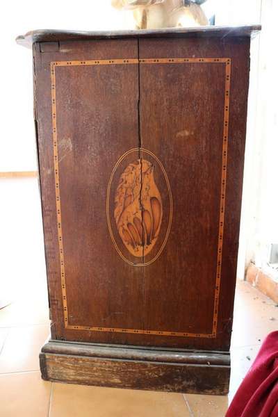 Comoncino in legno di noce. Epoca 1800. 