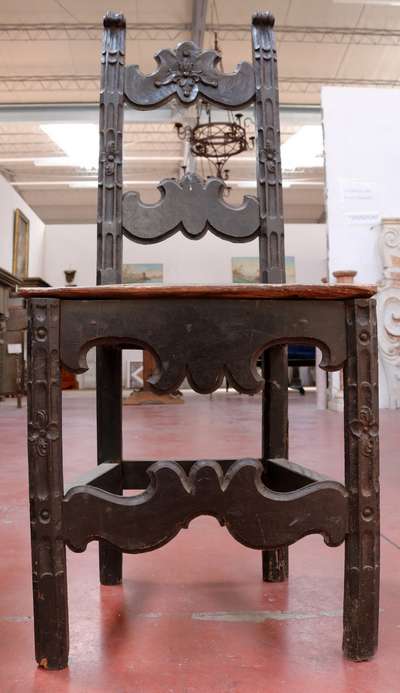 Coppia di antiche sedie in legno. Epoca 1600. 