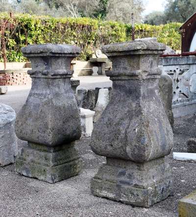 Coppia di colonne in pietra. Epoca Luigi XIV. 