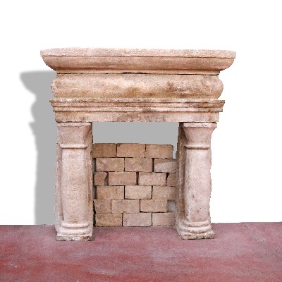 Antico camino in pietra cm 120x124h. 