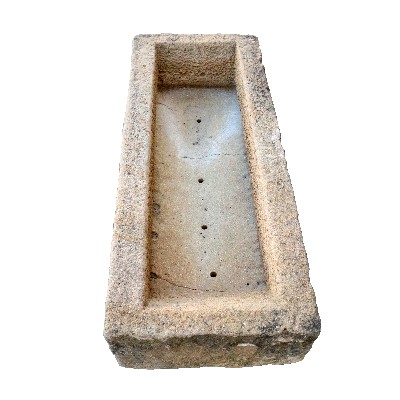 Antica fontana in pietra. 