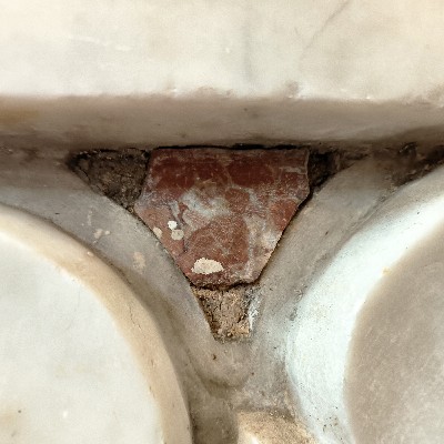 Mensola antica in marmo. 