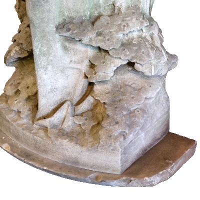 Statua in marmo raffigurante la Primavera.  