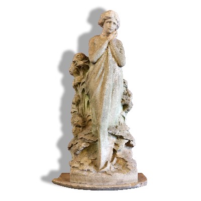 Statua in marmo raffigurante la Primavera.  